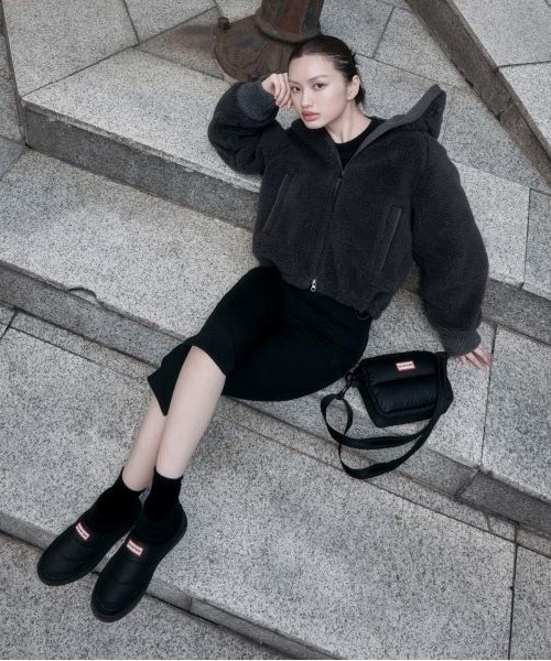 冬時期に最適な防寒シューズシリーズ。中の裏地がフリース素材のため冬でも足元は暖かく快適に過ごせます！