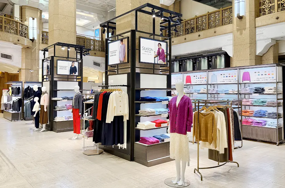 日本橋店高島屋の「カシミヤコレクション」ポップアップショップの売り場の写真