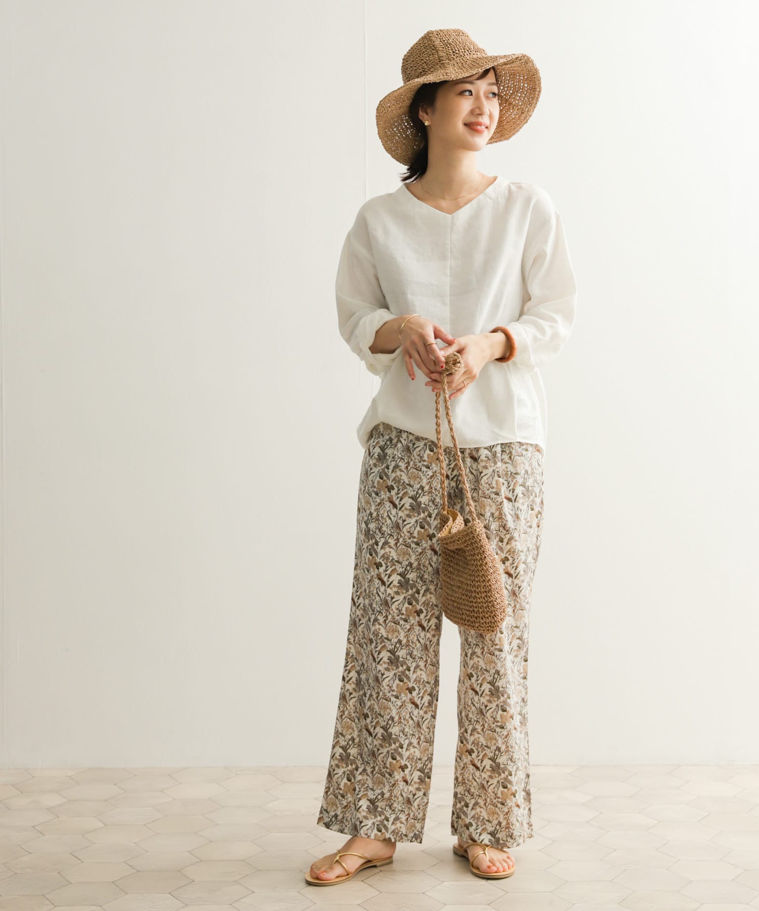 URBAN RESEARCH DOORSのフラワープリントイージーパンツ