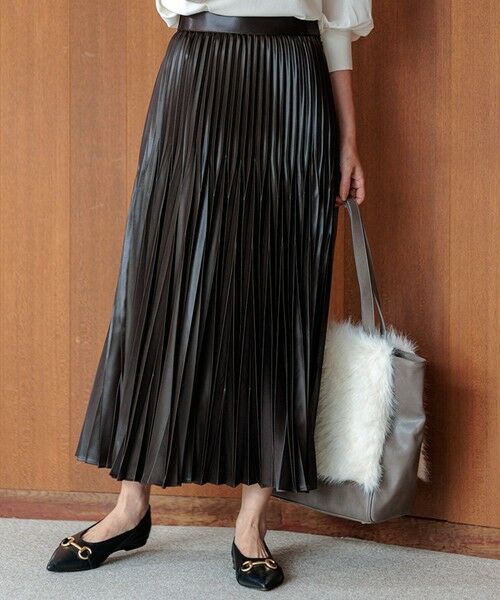 23区 レザーライクプリーツ スカート
