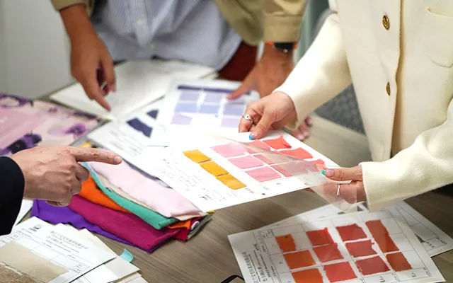 商品検討の様子