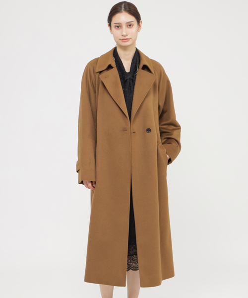 上質なコートで魅せる、冬の華やかコーディネート