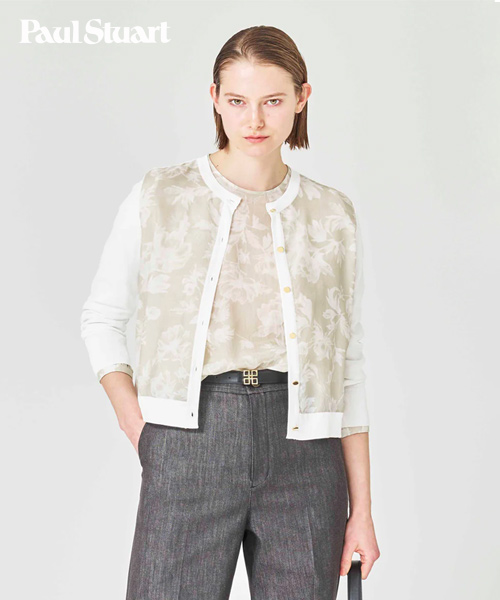 大人の美しさを引き立てるエレガントなフラワープリント