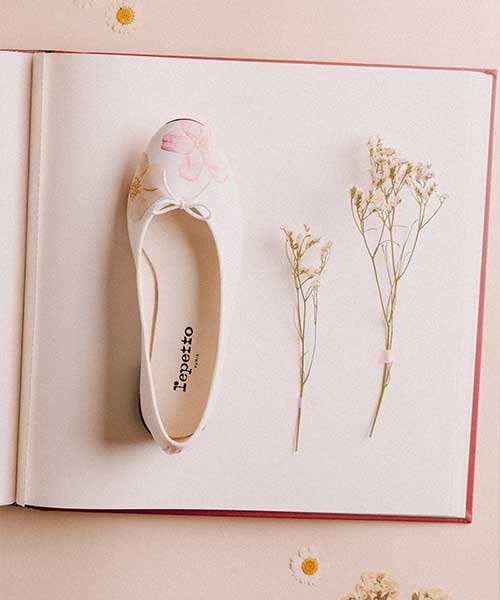 【NEW IN】新作が続々到着。柔らかなピンクと上品なフローラルプリントで、春の訪れを感じさせる「Cendrillon（サンドリオン）」。軽やかさとエレガンスさを兼ね備えたラインナップをお楽しみください。