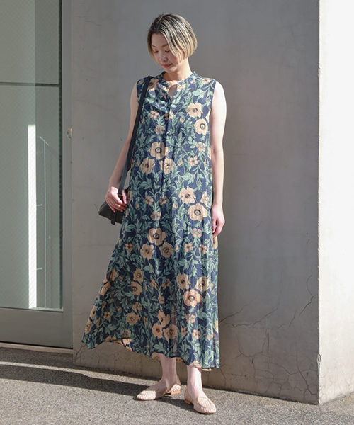 春の主役に、一枚で様になるプリントアイテム